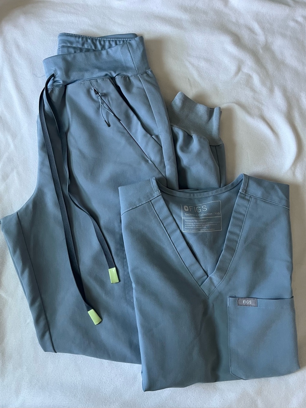 Figs Scrub Set LIMITED EDITION in Dusty Blue